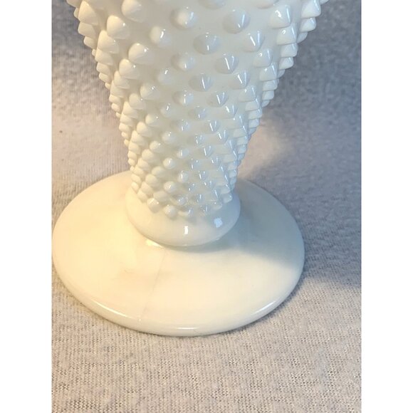 Ruffled Hobnail White Milk Glass Trumpet Vintage Vase 8" - Picture 2 of 9